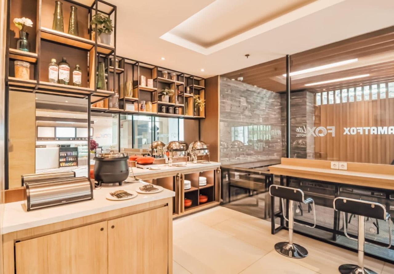 Fox Lite Grogol Jakarta Exterior foto