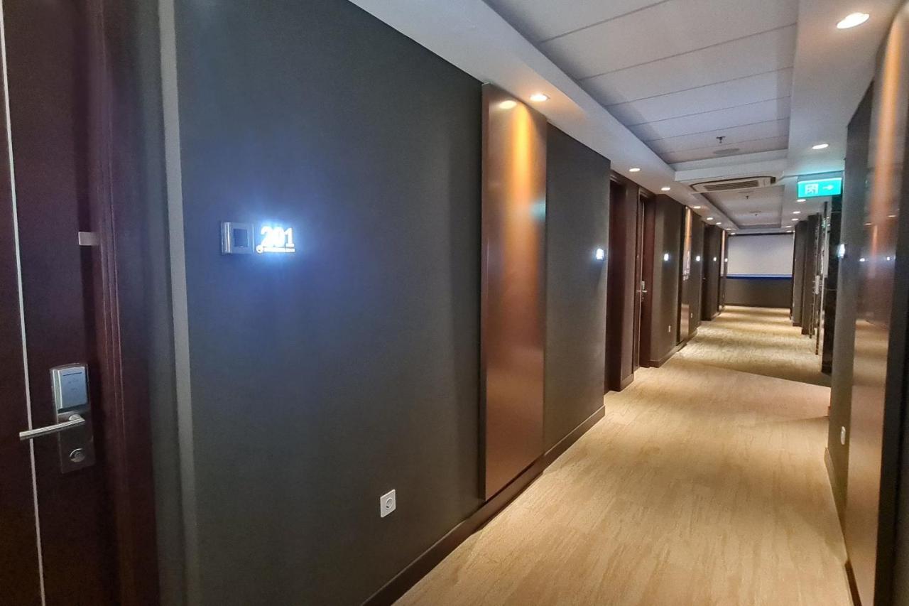 Fox Lite Grogol Jakarta Exterior foto