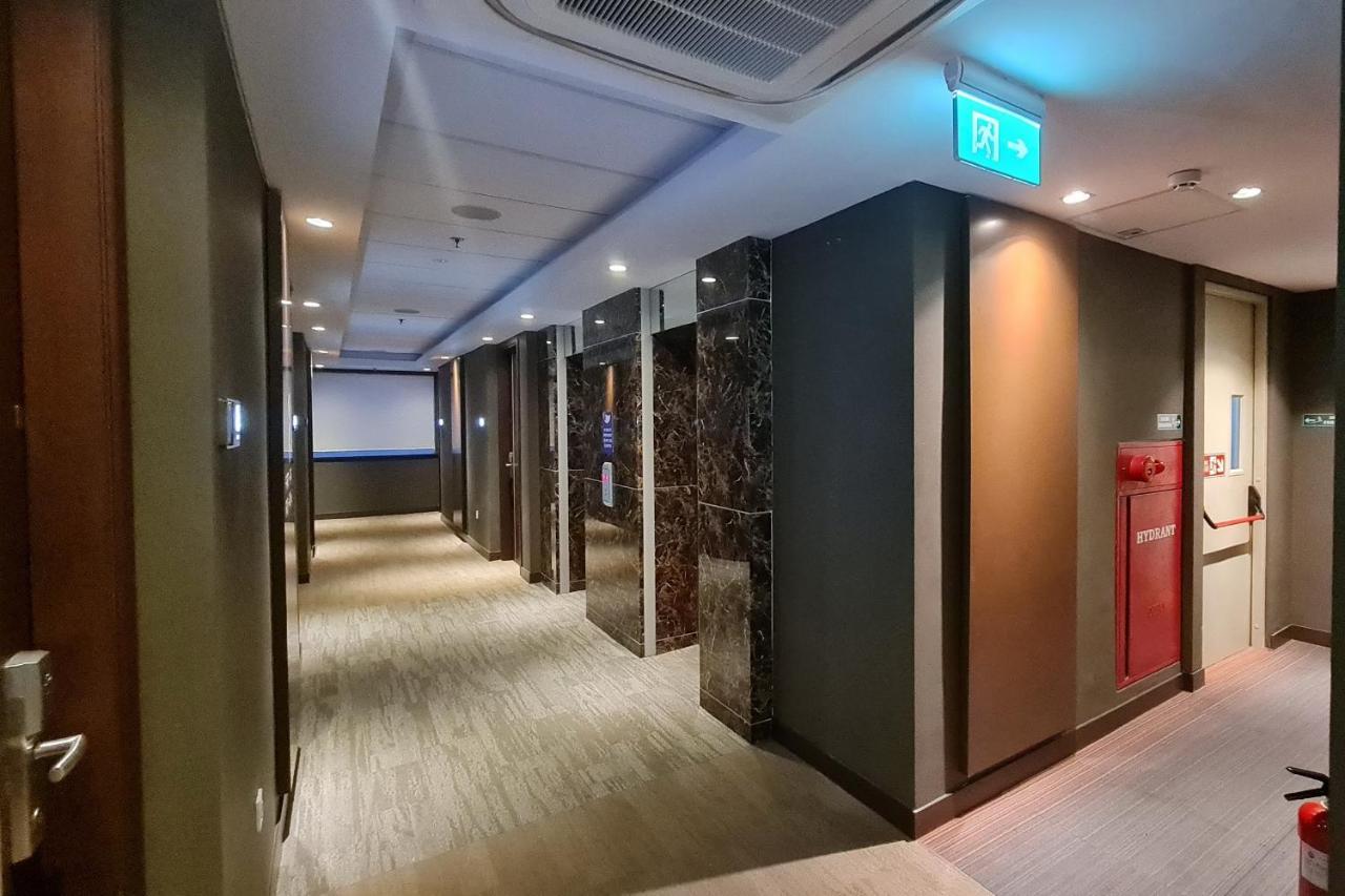 Fox Lite Grogol Jakarta Exterior foto