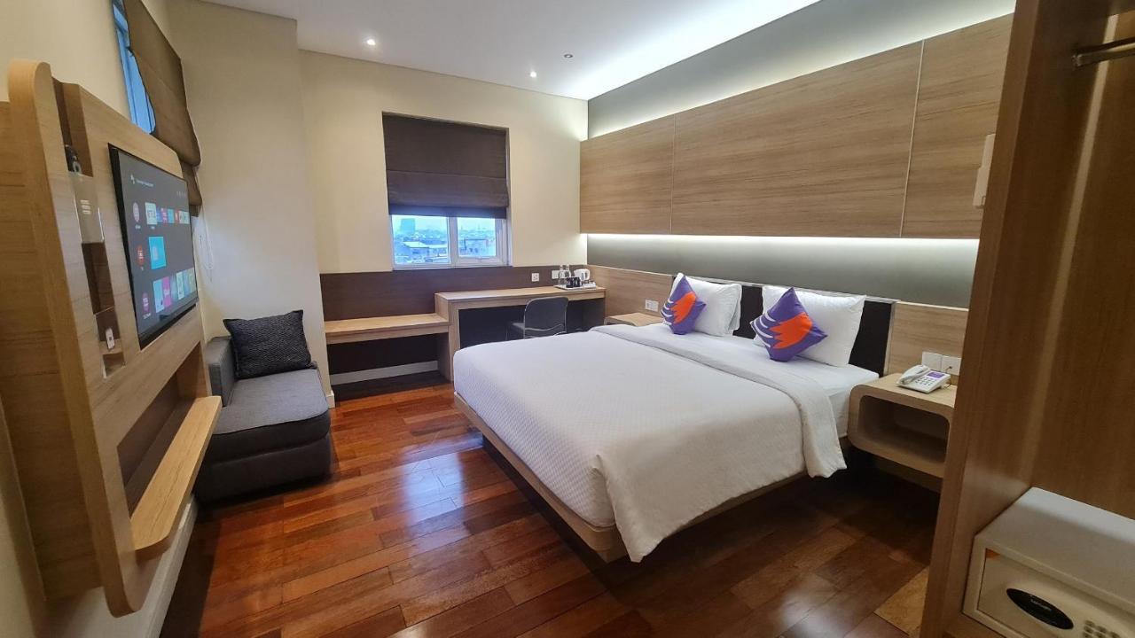 Fox Lite Grogol Jakarta Exterior foto